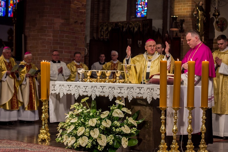 Święcenia bp. Janusza Ostrowskiego w Olsztynie