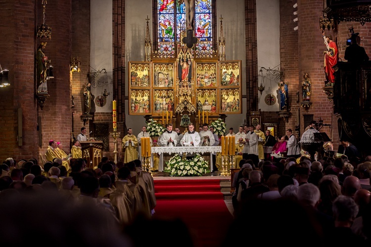 Święcenia bp. Janusza Ostrowskiego w Olsztynie