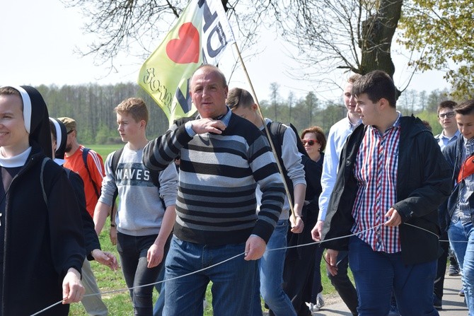 Pielgrzymka ze Roszkowej Woli do Żdar