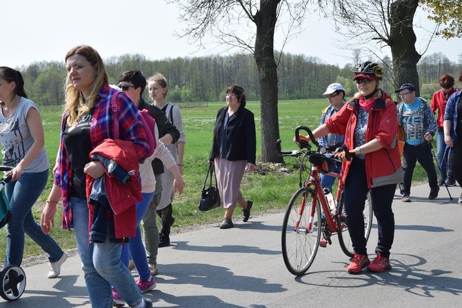 Pielgrzymka ze Roszkowej Woli do Żdar