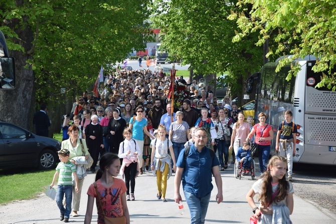 Pielgrzymka ze Roszkowej Woli do Żdar