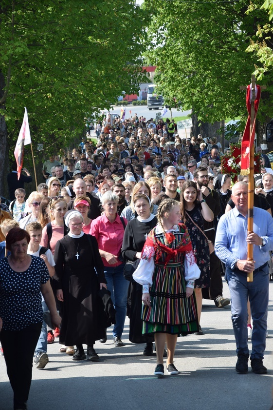 Pielgrzymka ze Roszkowej Woli do Żdar