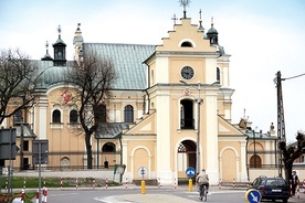 ▲	Kościół pw. Wniebowzięcia Najświętszej Maryi Panny to najważniejszy zabytek Opola Lubelskiego. 