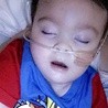 Alfie Evans wciąż walczy o życie