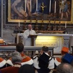 Msza św. przy grobie Jana Pawła II