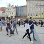 Polonez maturzystów na pl. Chrobrego w Bielsku-Białej