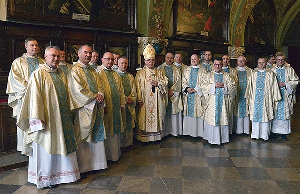 Wspólna fotografia z abp. Wacławem Depo w jasnogórskiej zakrystii.