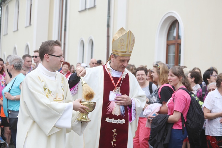 Msza św. na rozpoczęcie 6. pielgrzymki z Hałcnowa do Łagiewnik