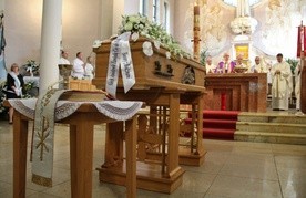 Pogrzeb proboszcza z Chorzowa-Batorego