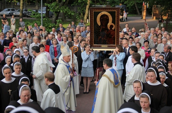 Peregrynacja i koronacja w Marysinie Wawerskim