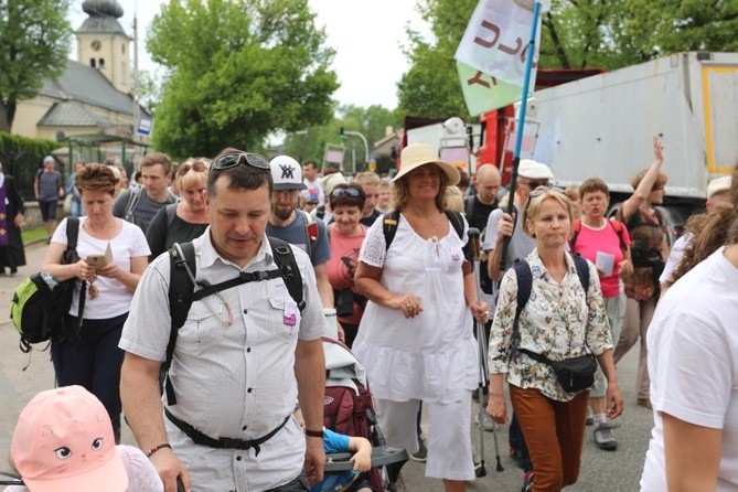 6. pielgrzymka do Bożego Miłosierdzia wyruszyła z Hałcnowa