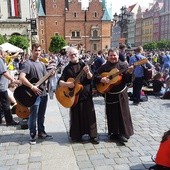 Gitarowy rekord Guinnessa pobity. Pomogli franciszkanie!