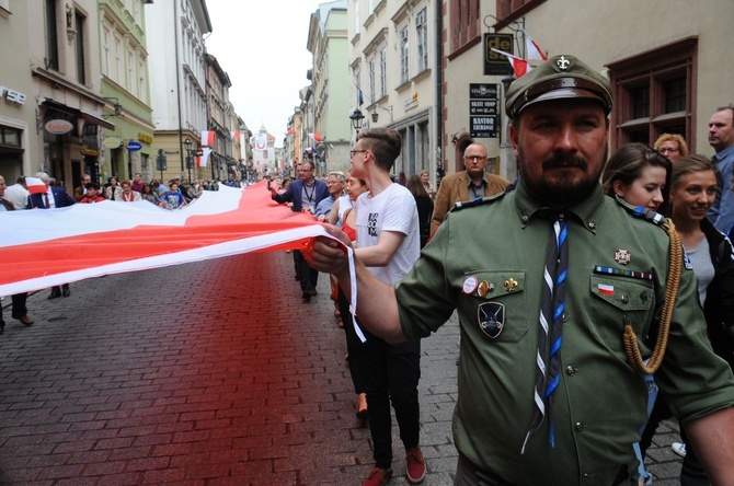 Bicie rekordu długości flagi narodowej Kraków 2018 - cz. 1