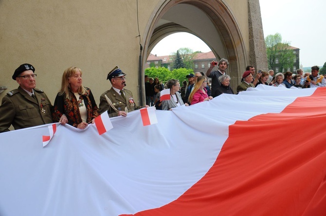 Bicie rekordu długości flagi narodowej Kraków 2018 - cz. 1