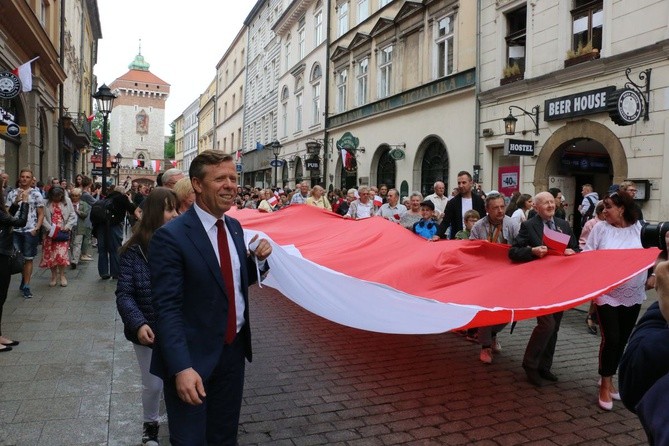 Bicie rekordu długości flagi narodowej Kraków 2018 - cz. 2