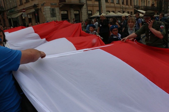 Bicie rekordu długości flagi narodowej Kraków 2018 - cz. 2