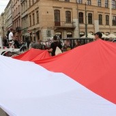 Bicie rekordu długości flagi narodowej Kraków 2018 - cz. 2