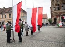 Nietypowo obchodzono Dzień Flagi w Tarnowskich Górach 