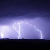 IMGW: Ostrzeżenia przed burzami z gradem dla siedmiu województw
