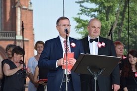 Koncert pieśni patriotycznych rozpoczął prezydent Żyrardowa Wojciech Jasiński