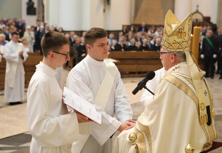 Święcenia kapłańskie w katowickiej katedrze cz.1