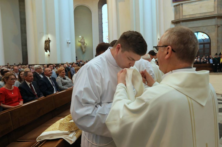 Święcenia kapłańskie w katowickiej katedrze cz.2