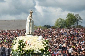 Fatima: 300 tys. wiernych na Mszy w 101. rocznicę objawień