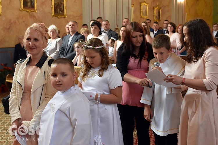 Pierwsza Komunia św. dzieci z Zespołu Szkół Specjalnych w Świdnicy.