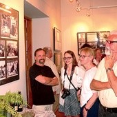 Fotografie wzbudziły zainteresowanie skierniewiczan.