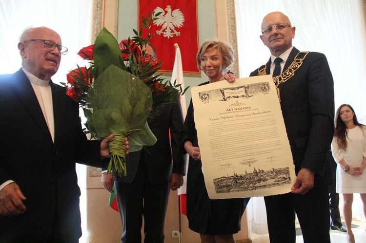 Nadanie tytułu Honorowego Obywatela Lublina ks. infułatowi Grzegorzowi Pawłowskiemu