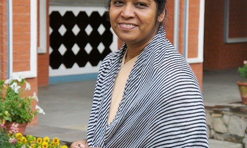S. Marietta pochodzi z Indii. W Katmandu prowadzi szkołę św. Marii, gdzie większość uczennic to dziewczynki z hinduistycznych rodzin.