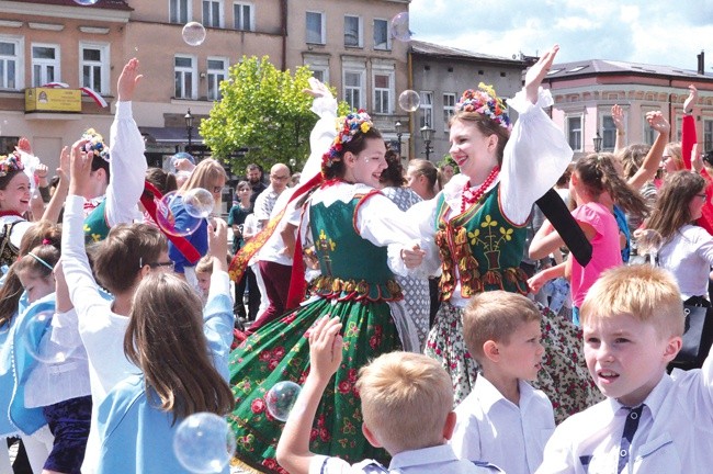 Cały rynek oddał się radosnym pląsom.