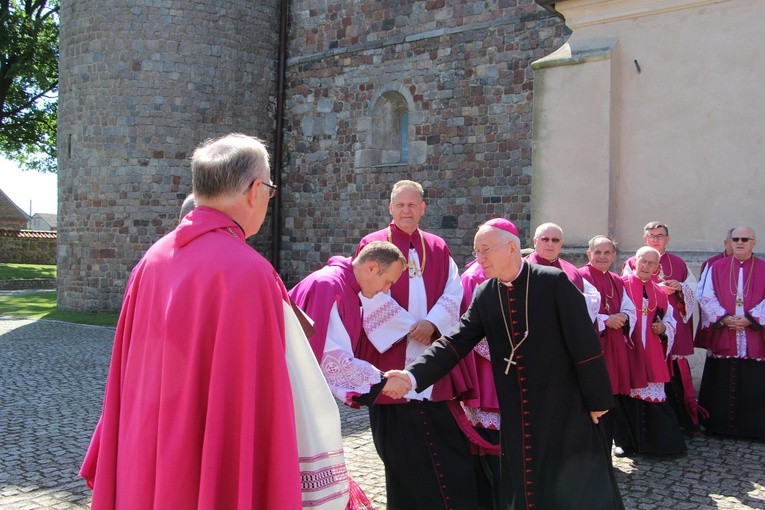 Wprowadzenie kanoników do Archikolegiackiej Kapituły Łęczyckiej