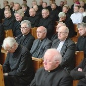 Na modlitwie zgromadziło się wielu warmińskich kapłanów.
