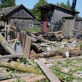 Trąba powietrzna trwała jedynie sekundy, ale szkody zniszczyły dorobek wielu lat