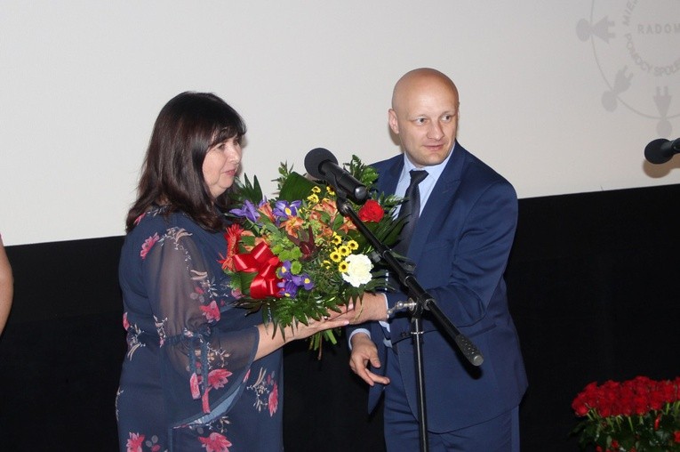 Marcin Gierczak dziękował  Danucie Lesiak za długoletnią pracę