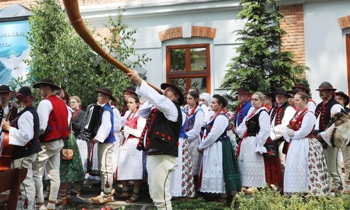 Szczęśliwi i Boże łowy na ulicach Milówki