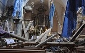 Zniszczenia w kościele w Hajdukach Nyskich