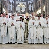 – Niech wasza nauka będzie pokarmem dla ludu Bożego, niech świętość waszego życia stanie się źródłem radości  dla wyznawców Chrystusa – mówił biskup do neoprezbiterów.