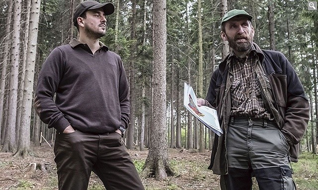 Pavel Starý (z prawej) i Aleš Erber wprowadzają w życie nowa filozofię gospodarki leśnej.