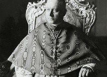Kard. Hlond był m.in. biskupem katowickim, metropolitą gnieźnieńskim i poznańskim oraz warszawskim i prymasem Polski.