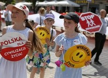 Ulicami Warszawy po raz 13. przeszedł Marsz dla Życia i Rodziny