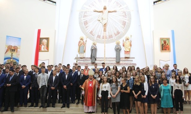 Młodzi z Andrychowa ze św. Janem Pawłem II