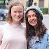 Hania (z lewej) i Karolina zachęcają do poznania historii osób bezdomnych na swoim blogu.