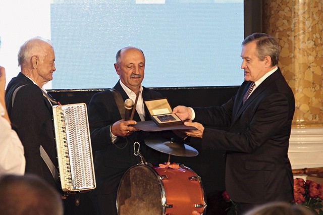 Kuzynom z Kapeli Lipców nagrodę wręczył minister Gliński.
