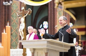 13 czerwca, bazylika w Rybniku. Ks. Olszowski po ogłoszeniu papieskiej nominacji.