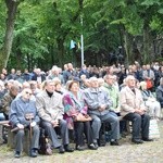 Mężczyźni i młodzieńcy na Górze Świętej Anny