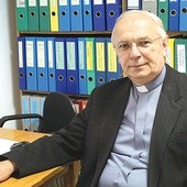 Ks. Stanisław Łabendowicz zachęca  do poznawania teologii.