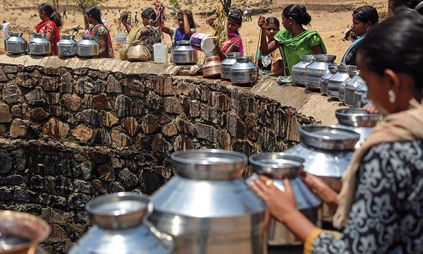 W wielu prowincjach Indii woda jest racjonowana.
