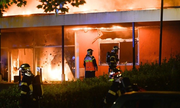 11 osób zatrzymano podczas nocnych zamieszek we Francji